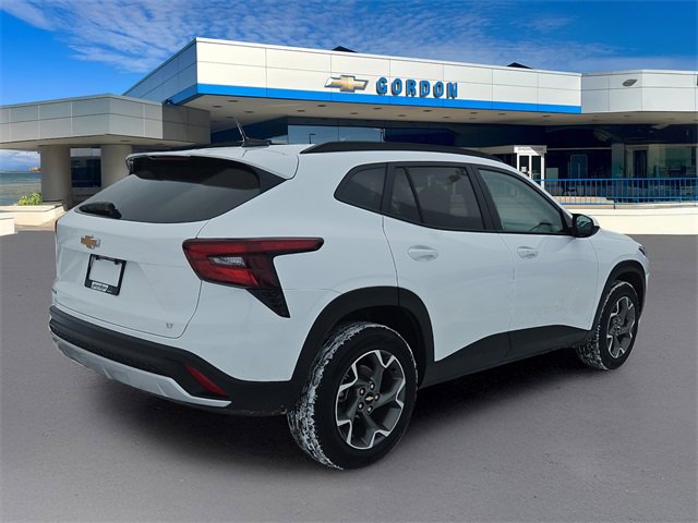 Used 2025 Chevrolet Trax LT w/ LT Convenience Package image 8