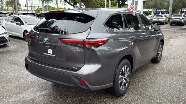 Used 2023 Toyota Highlander XLE FWD image 11