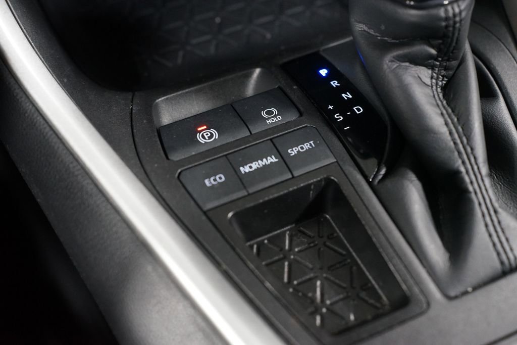 Certified 2025 Toyota RAV4 LE image 22