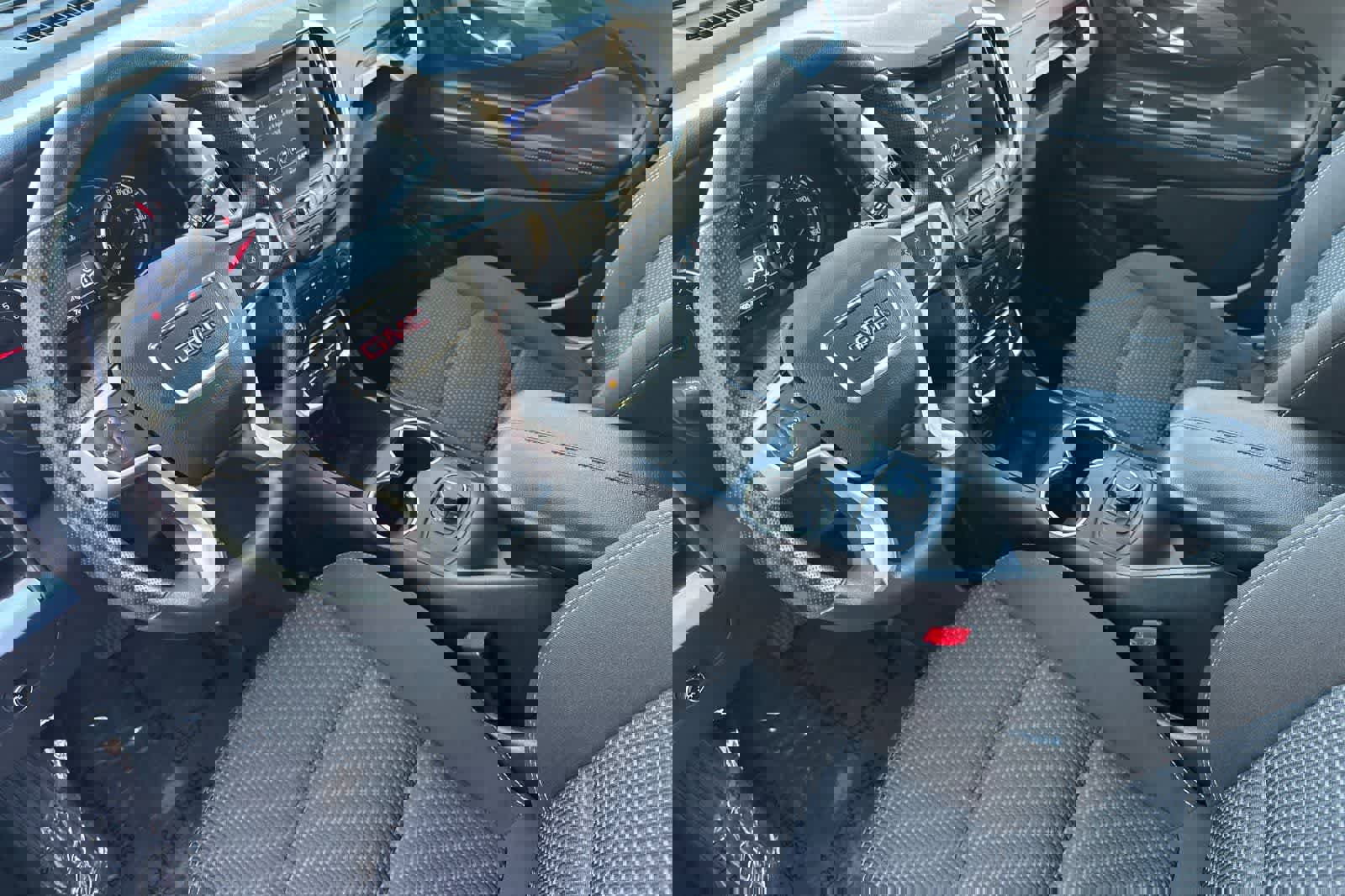 Used 2024 GMC Terrain SLE image 12