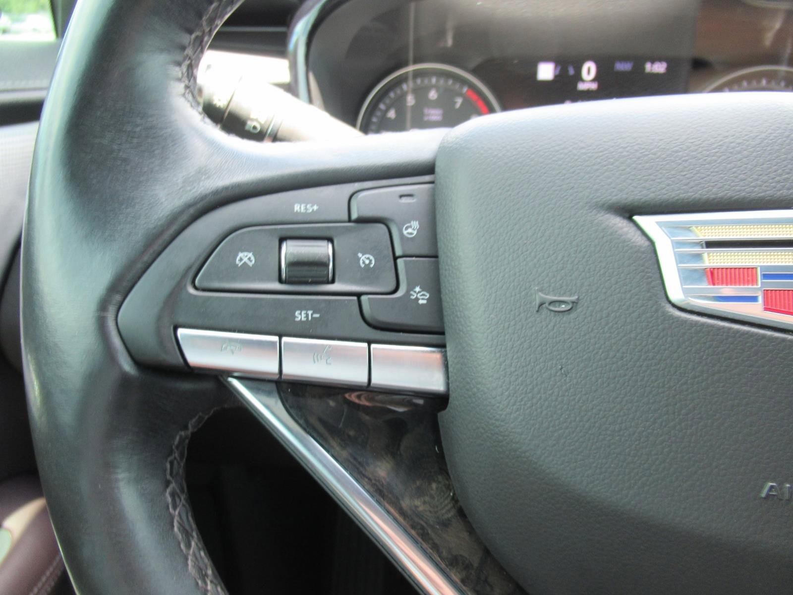 Used 2022 Cadillac XT6 Premium Luxury w/ Technology Package FWD image 23