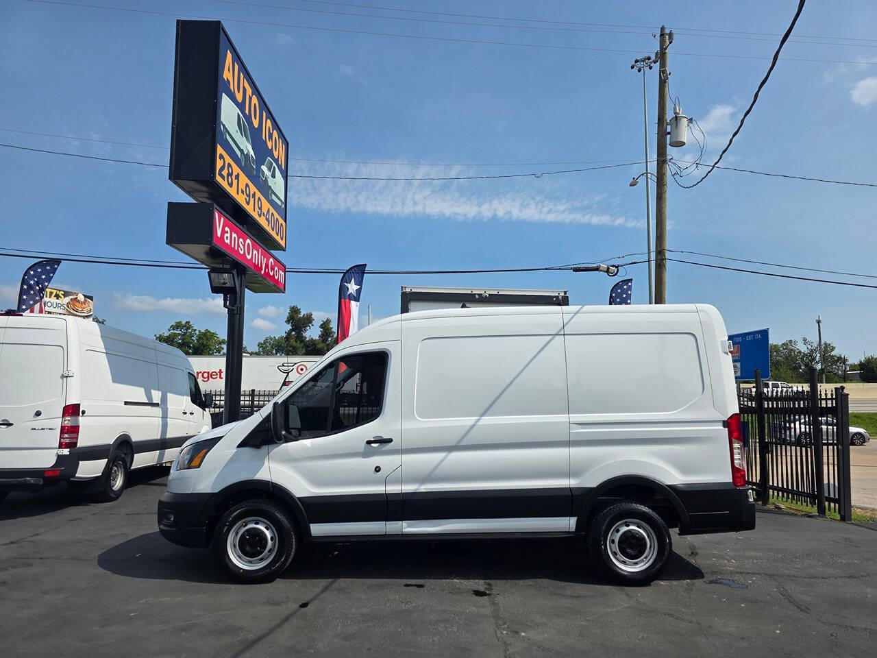 Used 2023 Ford Transit 250 Medium Roof w/ Load Area Protection Package RWD image 4