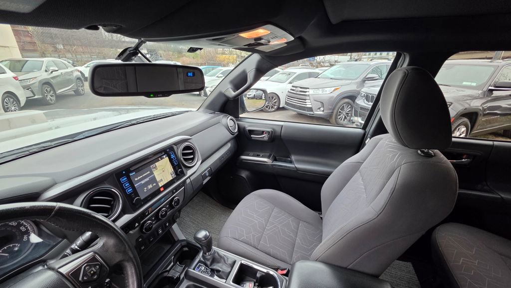 Used 2017 Toyota Tacoma TRD Sport RWD image 14