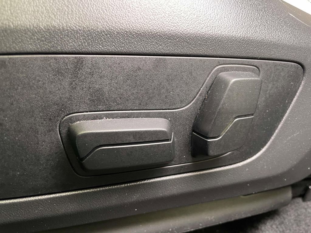 Used 2025 BMW X1 xDrive28i w/ Technology Package image 17