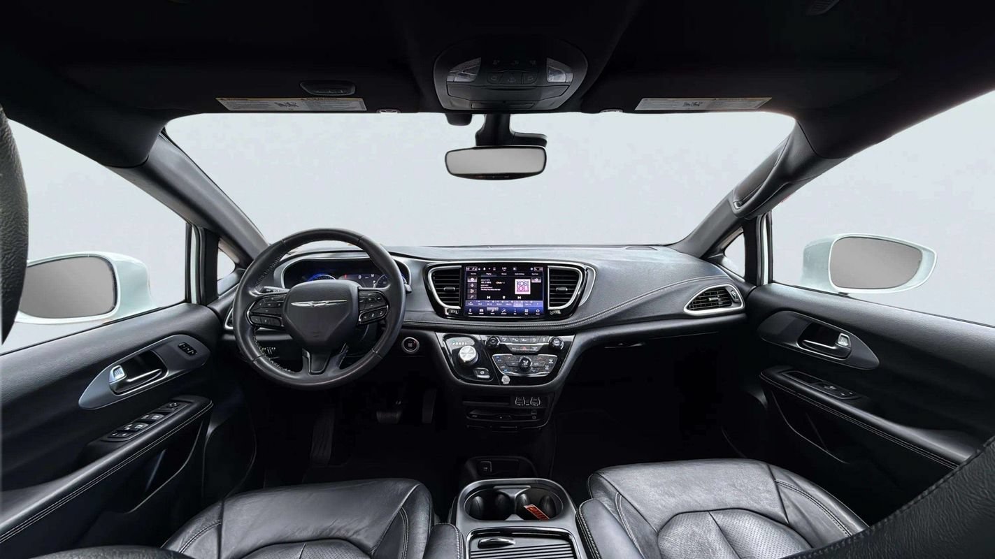 Used 2022 Chrysler Pacifica Touring-L w/ Uconnect Theater Family Group AWD/4WD image 8