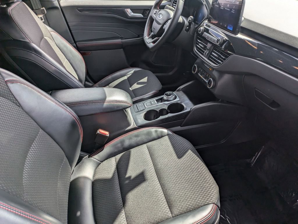 Used 2025 Ford Escape ST-Line image 30