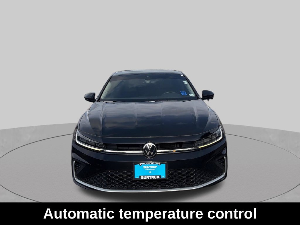 Used 2025 Volkswagen Jetta SE FWD image 10