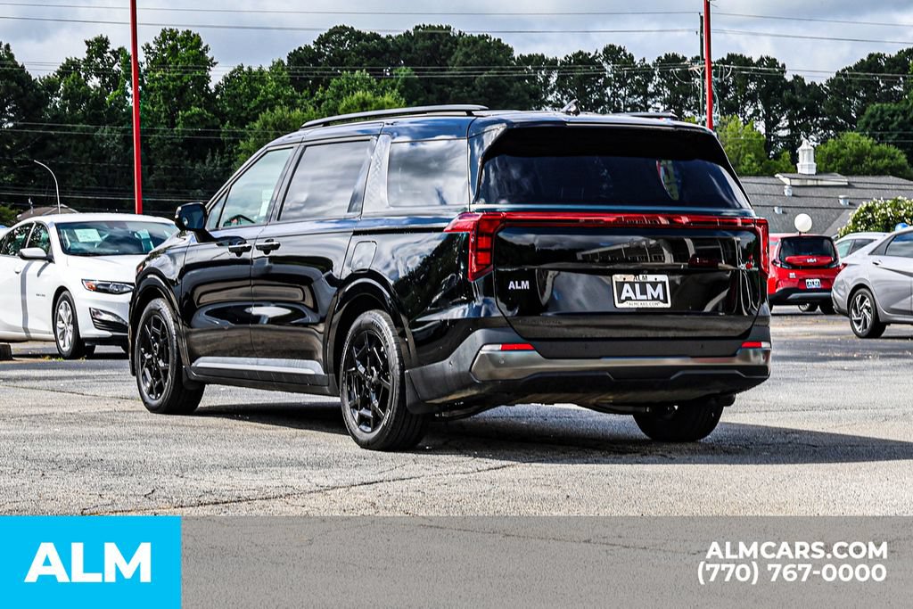 Used 2025 Kia Carnival SX w/ SX Dark Edition Package FWD image 6