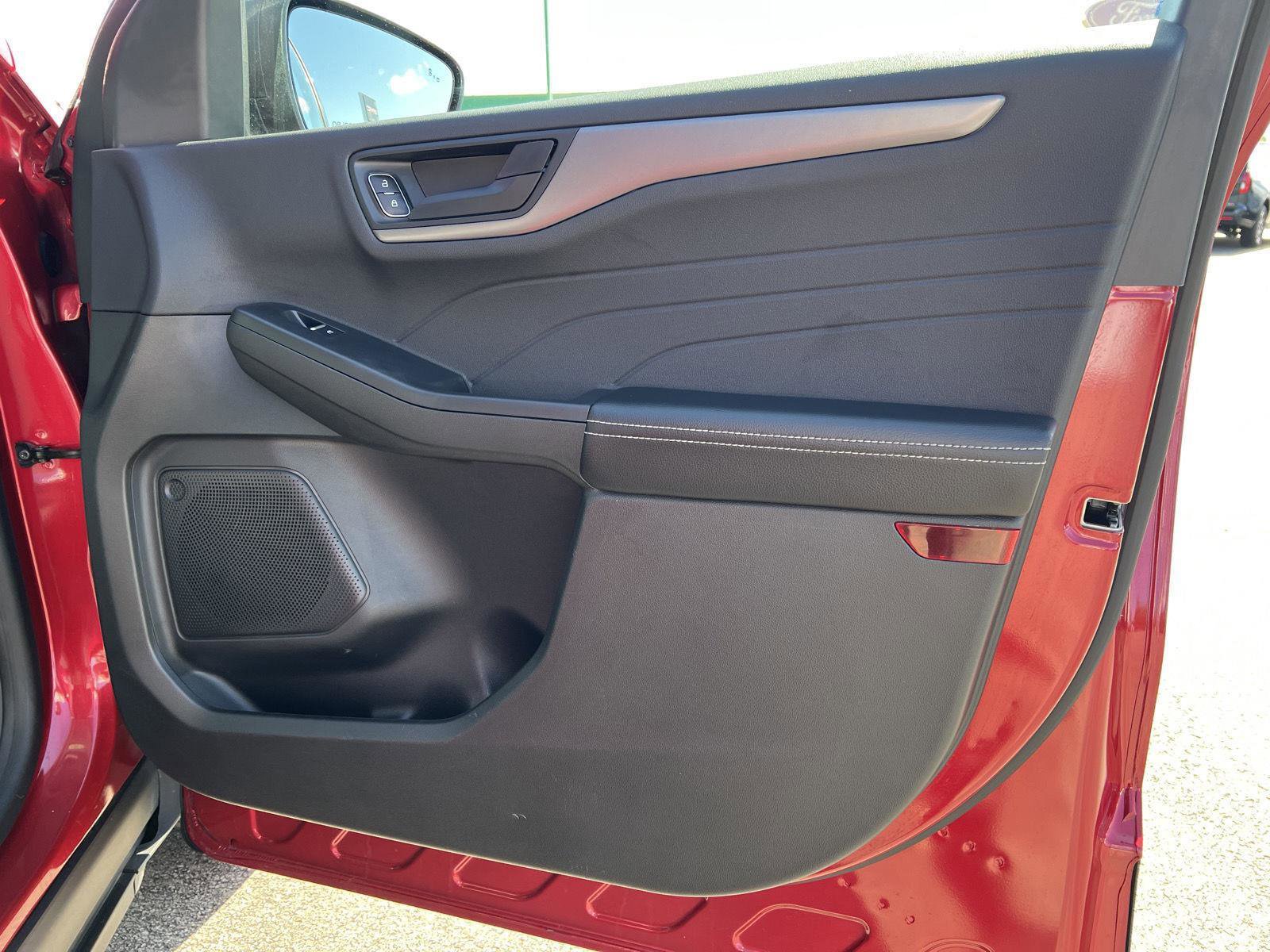 Used 2023 Ford Escape Active w/ Tech Pack #1 AWD/4WD image 14