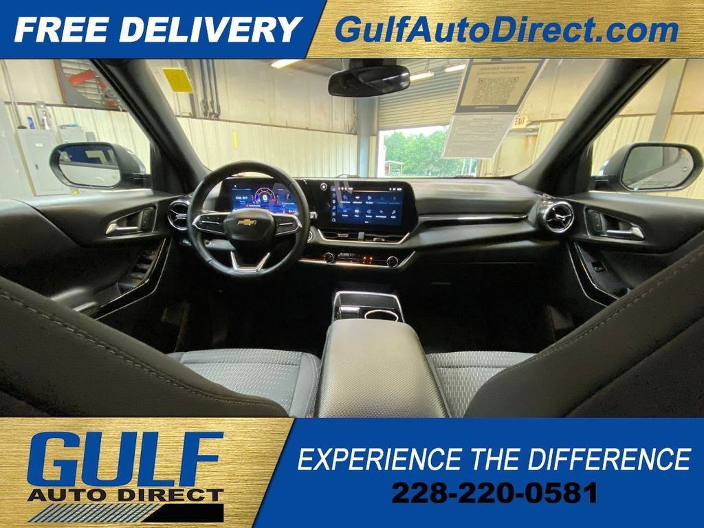 Used 2025 Chevrolet Equinox LT AWD/4WD image 2