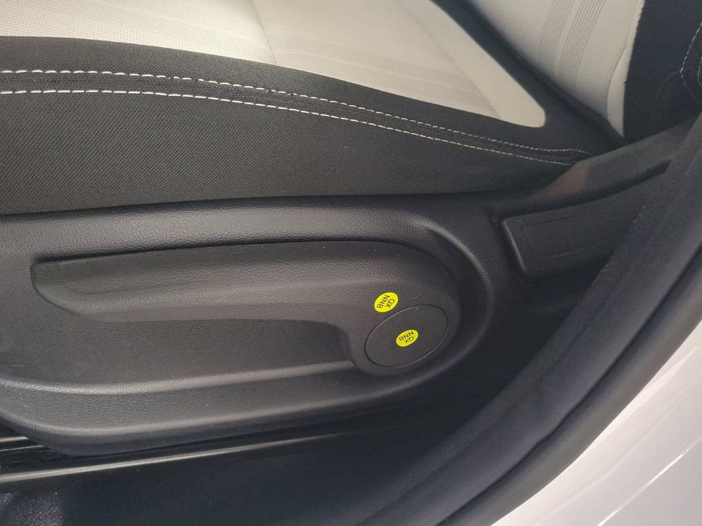 Used 2023 Hyundai Venue SEL FWD image 21