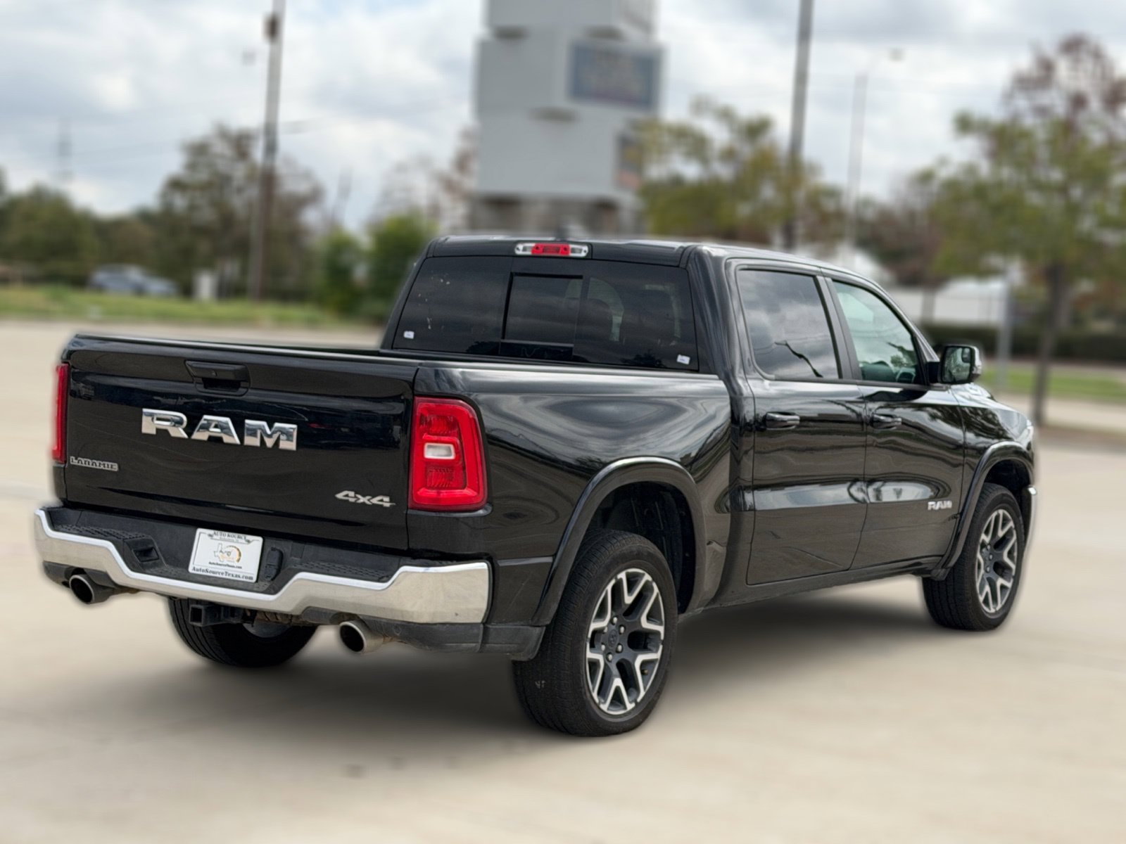 Used 2026 RAM 1500 Laramie AWD/4WD image 7