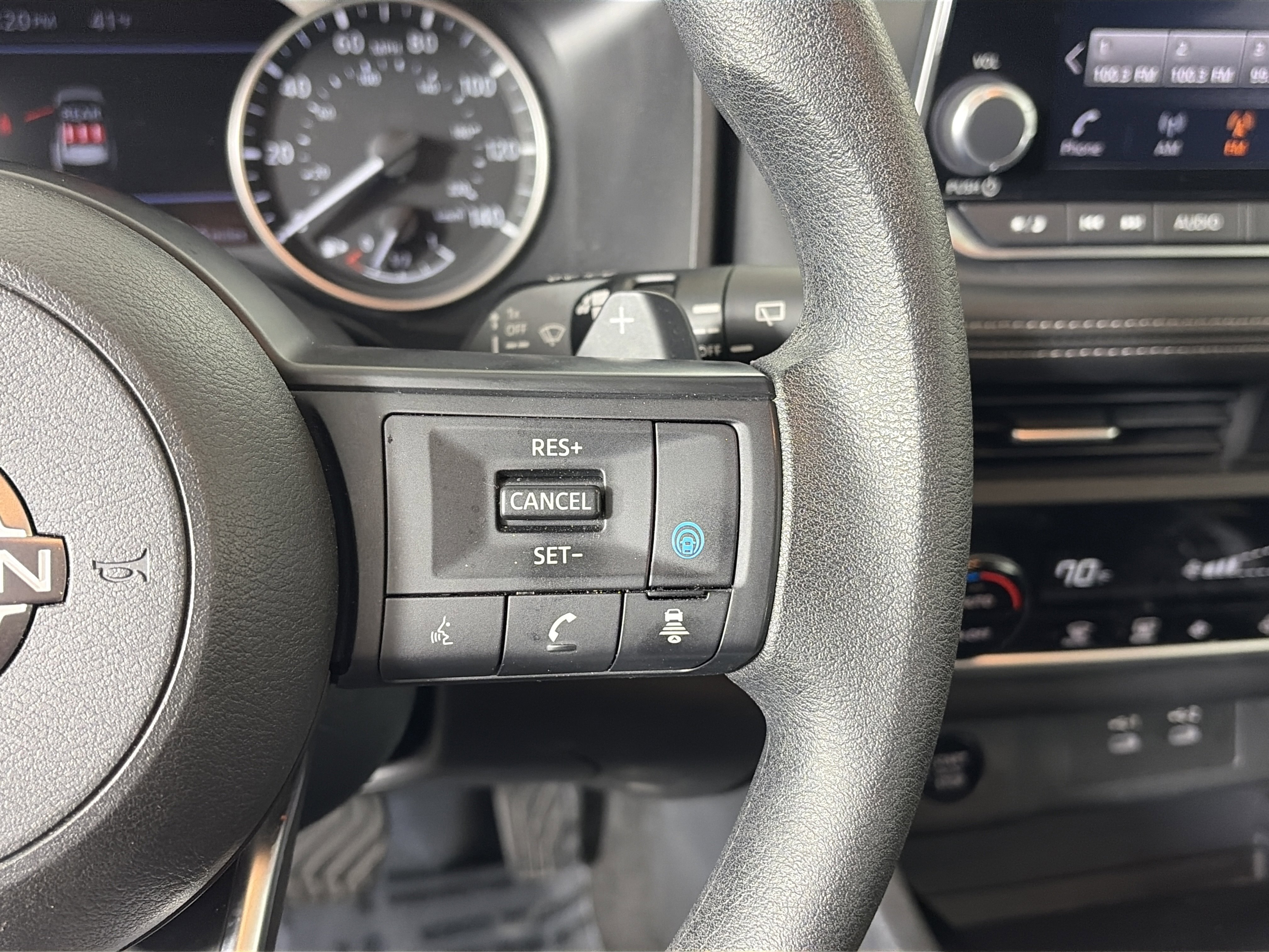 Used 2024 Nissan Rogue SV image 28