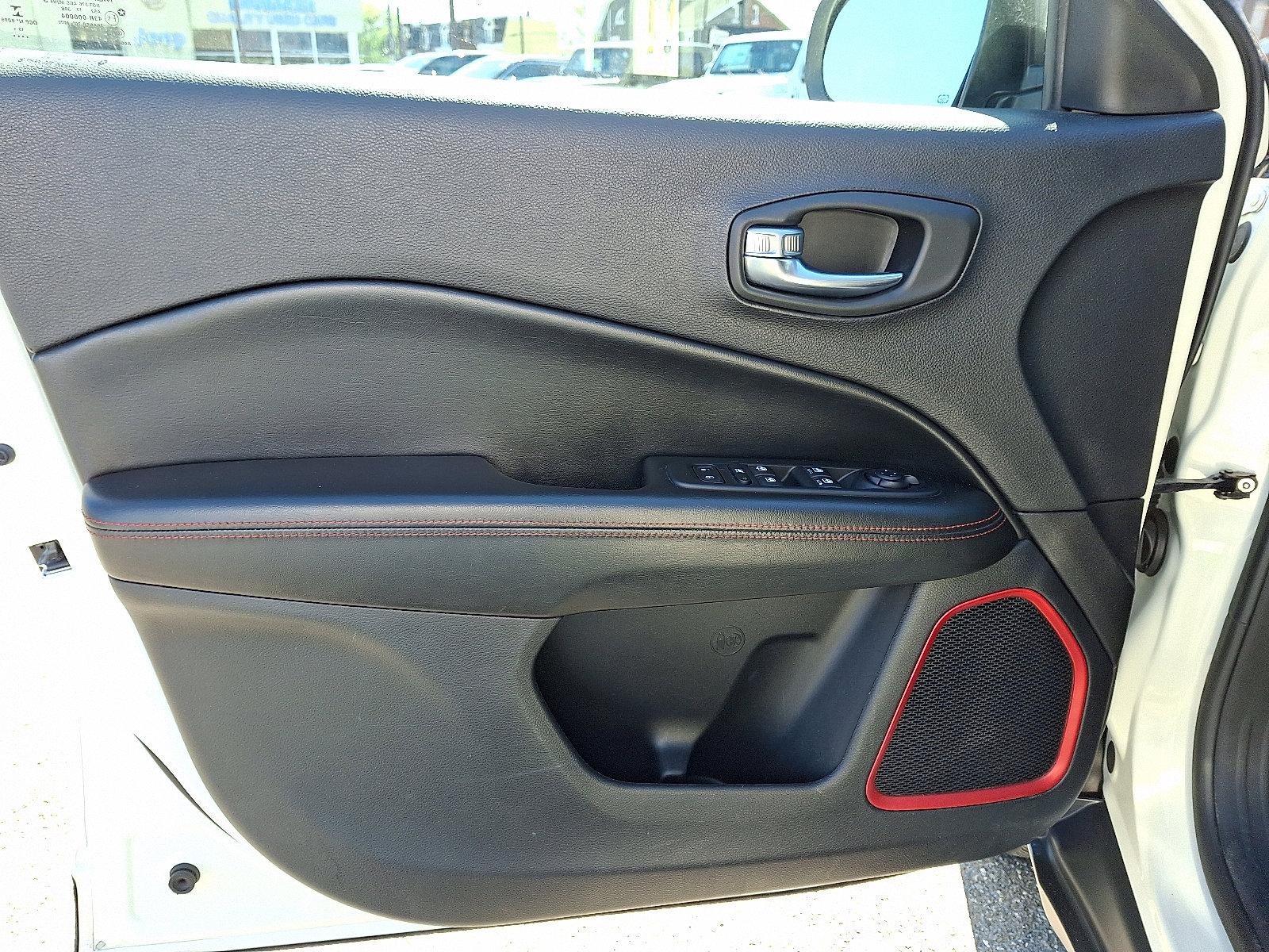 Used 2020 Jeep Compass Trailhawk AWD/4WD image 14