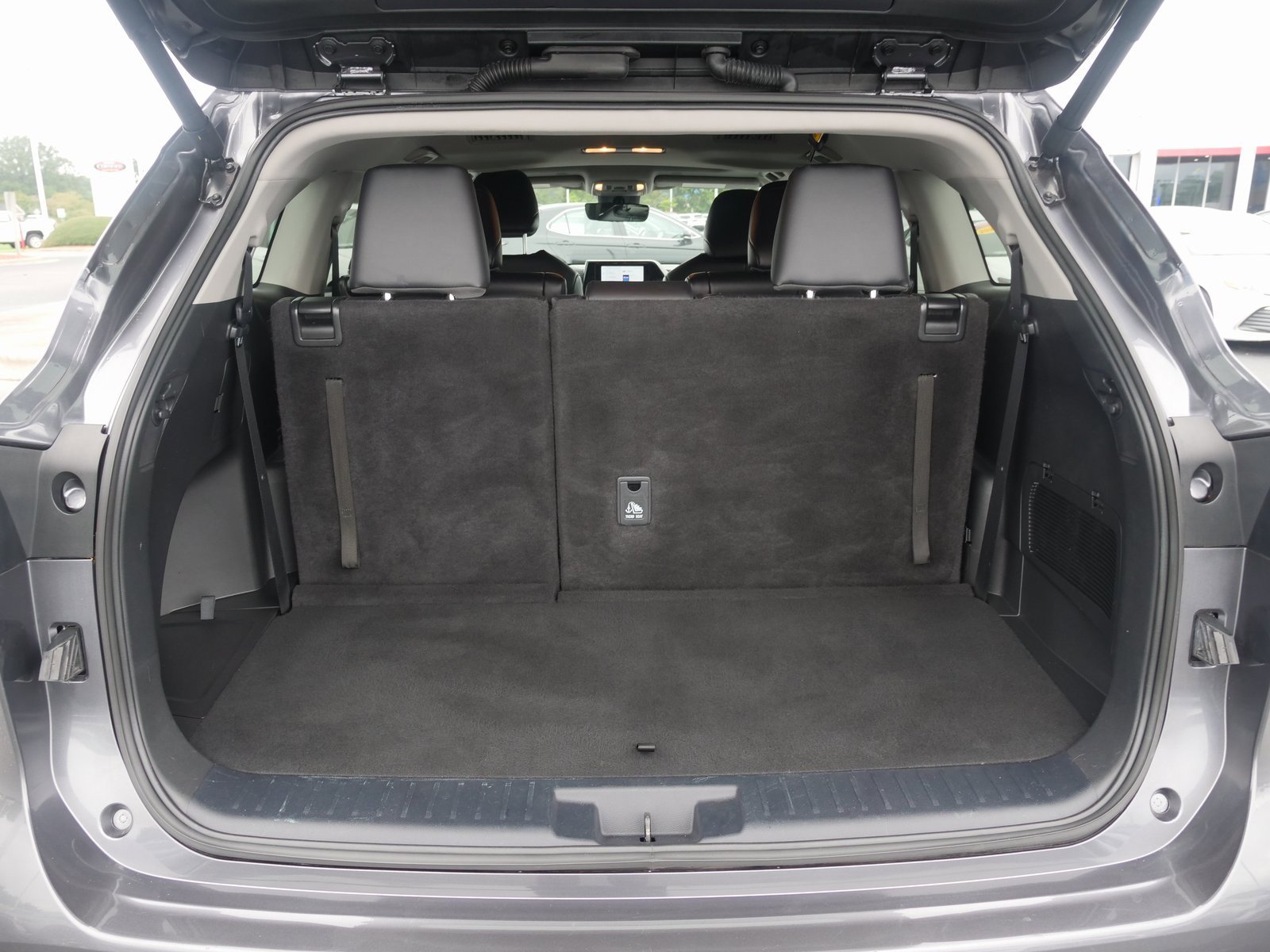 Used 2024 Toyota Highlander XLE image 13