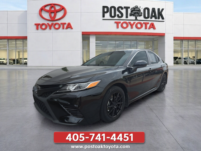 Used 2020 Toyota Camry SE FWD image 1