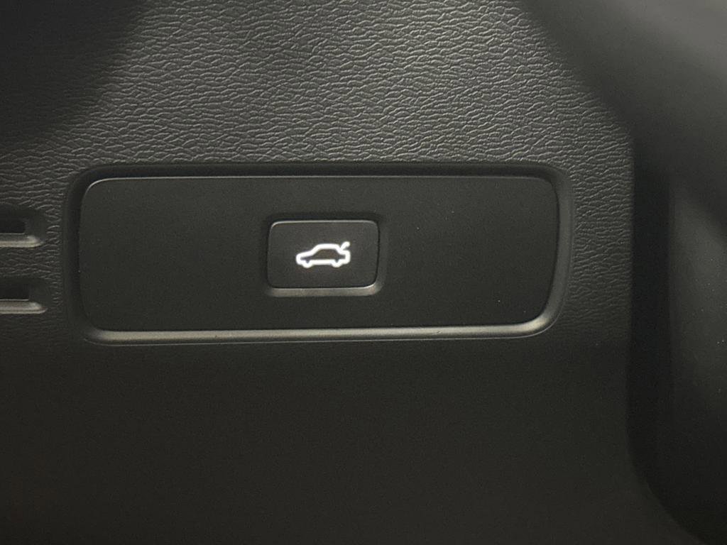 Used 2024 Volvo XC40 B5 Plus w/ Climate Package image 25