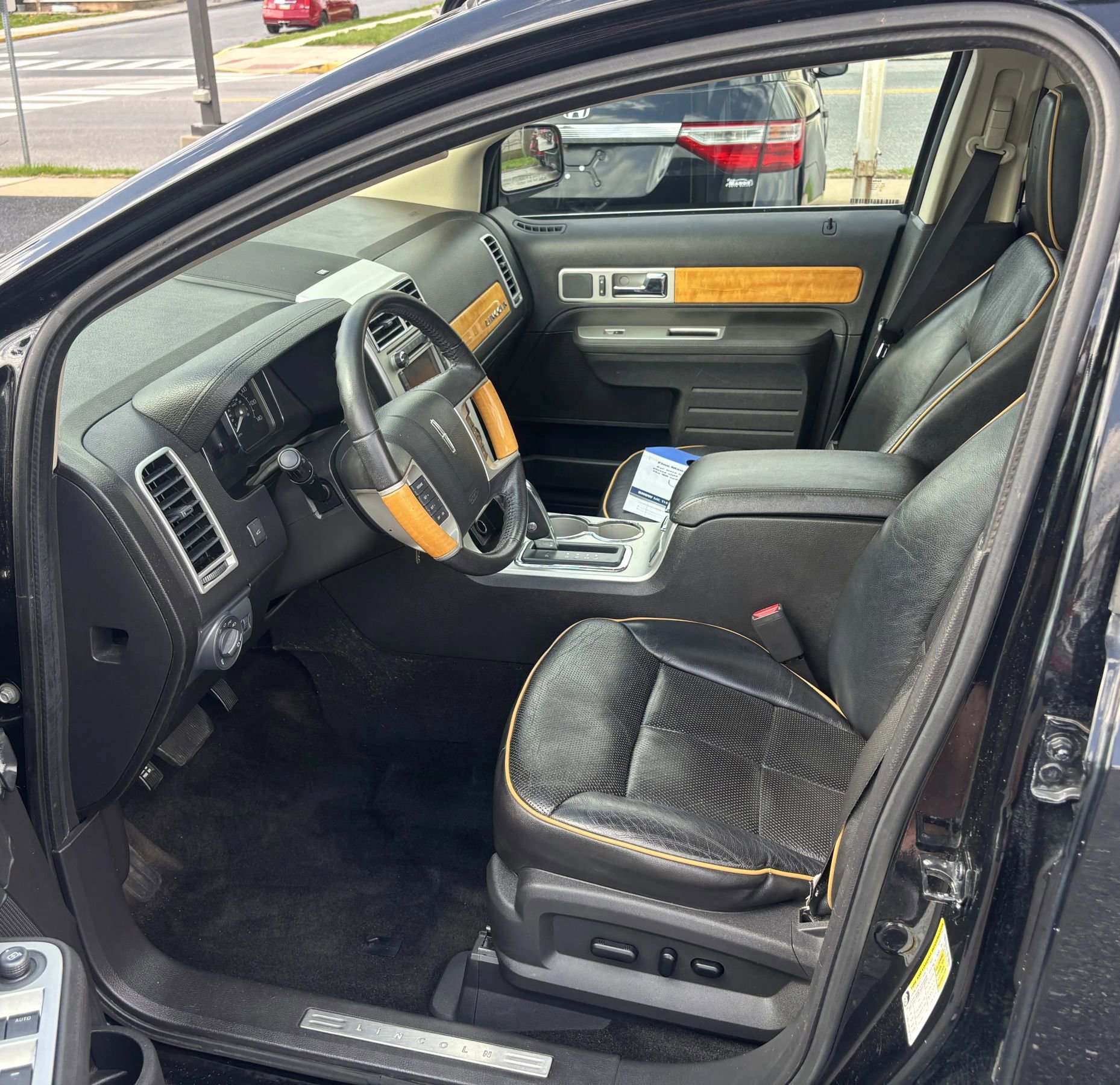 Used 2010 Lincoln MKX AWD image 14