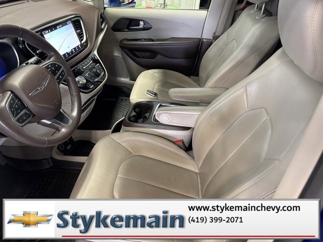 Used 2021 Chrysler Pacifica Touring-L w/ Uconnect Theater Family Group image 34