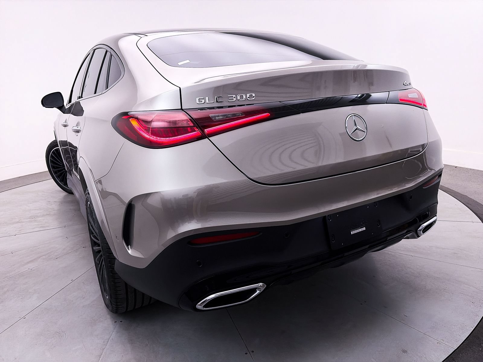 Used 2024 Mercedes-Benz GLC 300 4MATIC w/ AMG Line image 10
