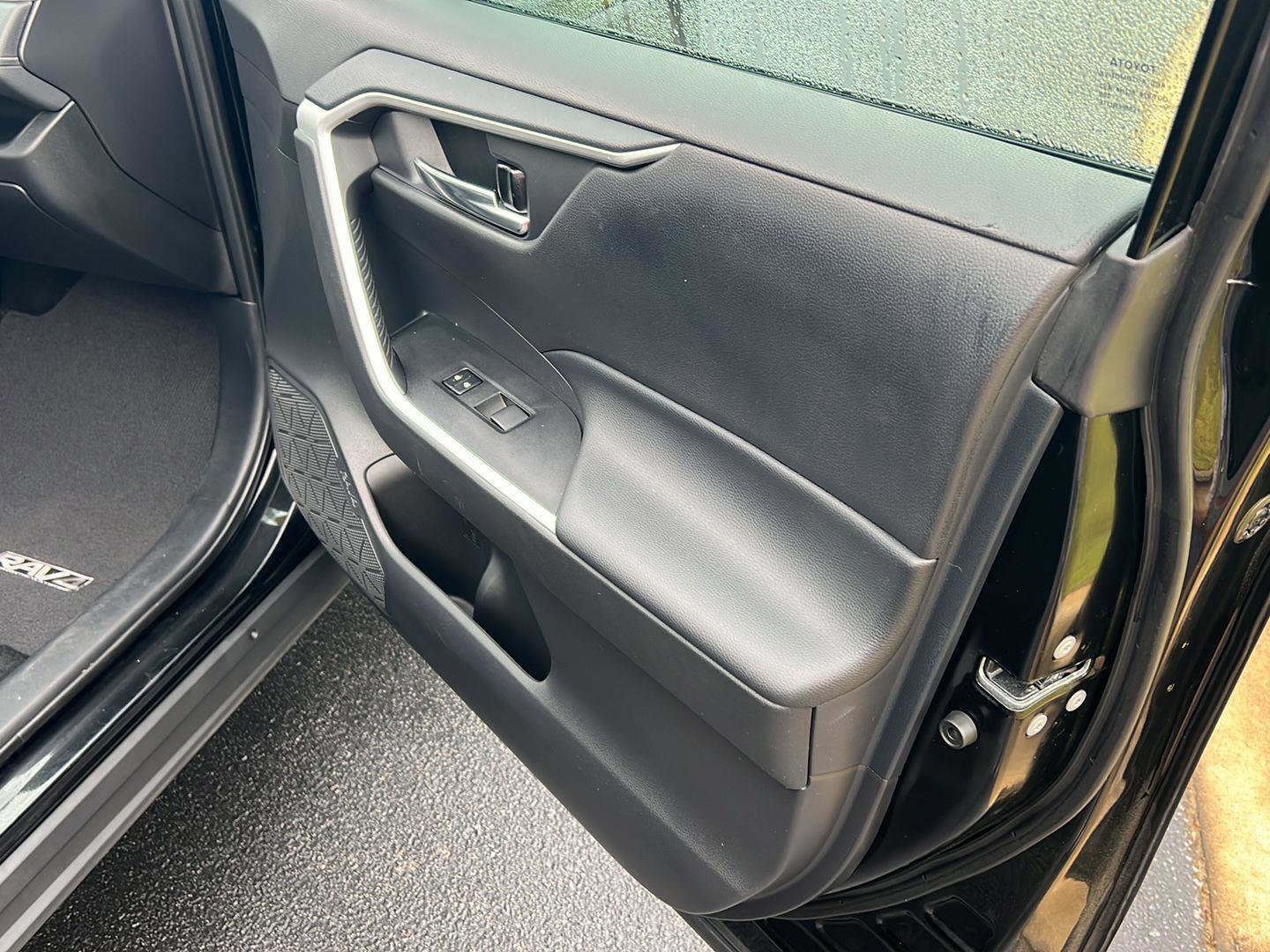 Used 2021 Toyota RAV4 XLE image 13