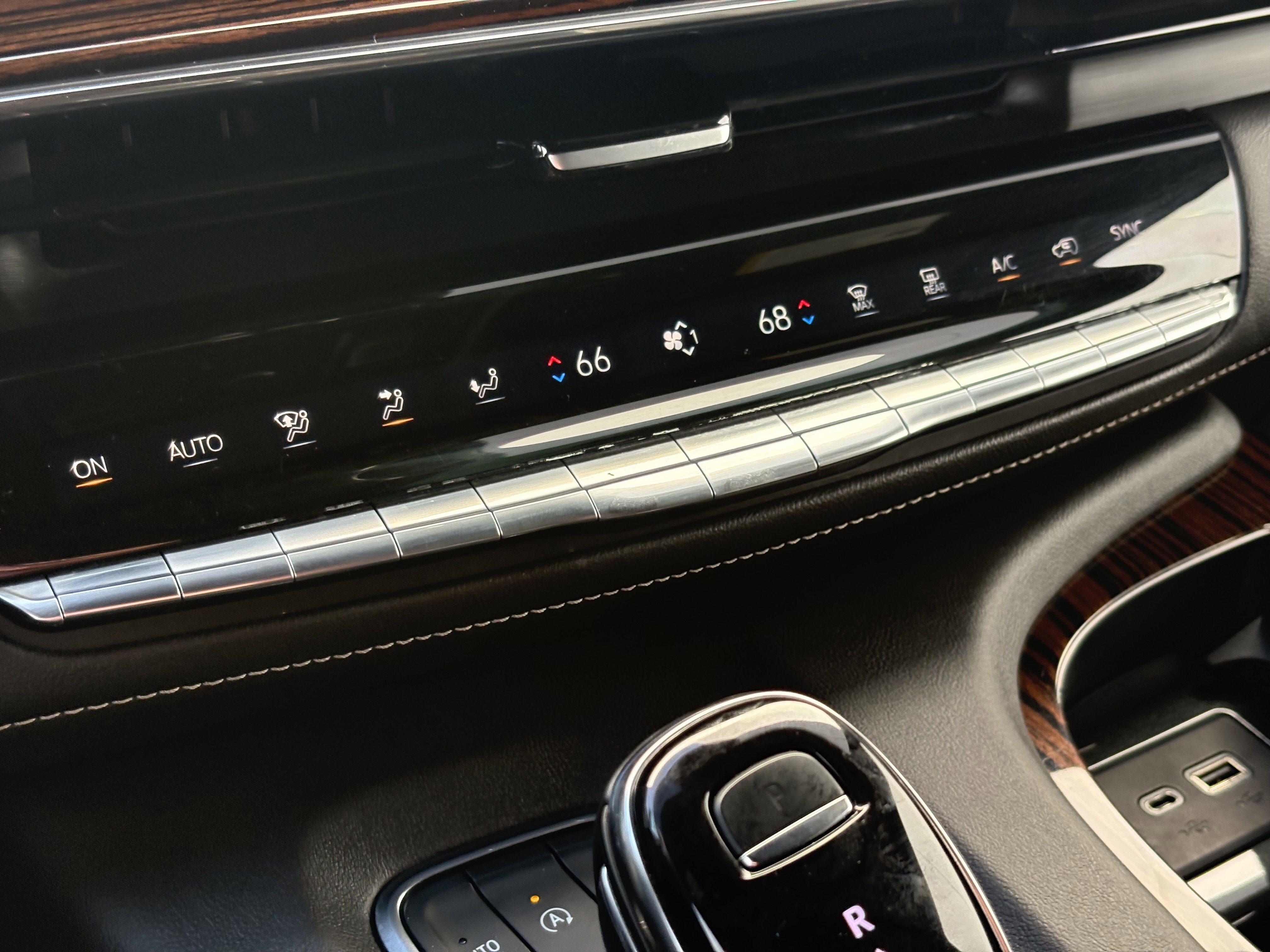 Used 2022 Cadillac Escalade Premium Luxury image 27