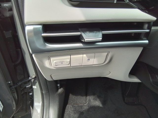 Used 2025 Hyundai Tucson SE image 22