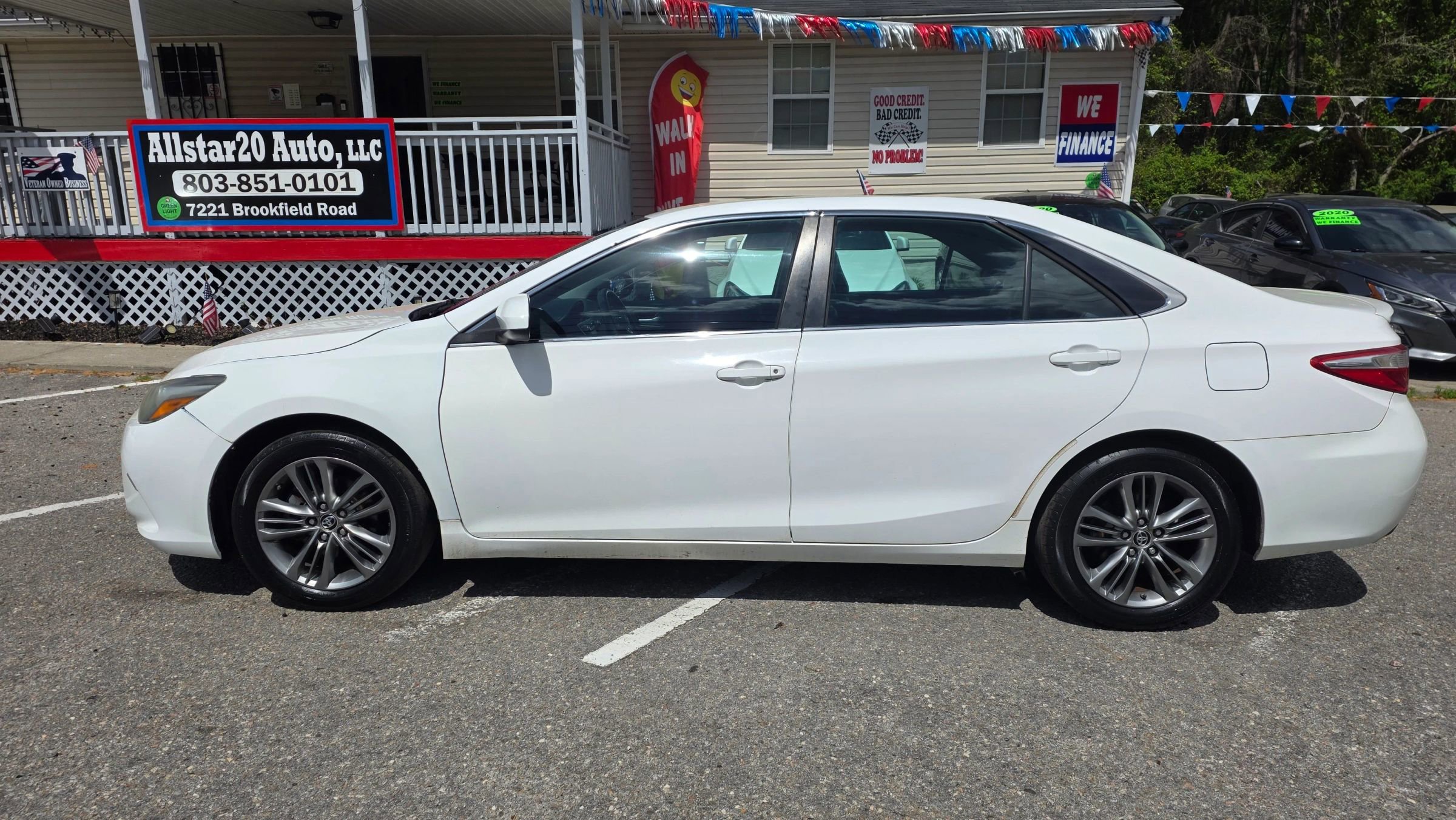 Used 2016 Toyota Camry SE FWD image 1