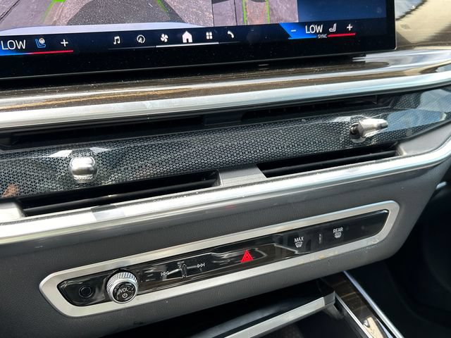 Used 2024 BMW X7 xDrive40i AWD/4WD image 18