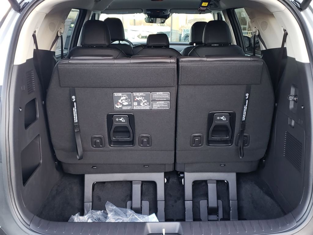 New 2026 Kia Carnival EX FWD image 7