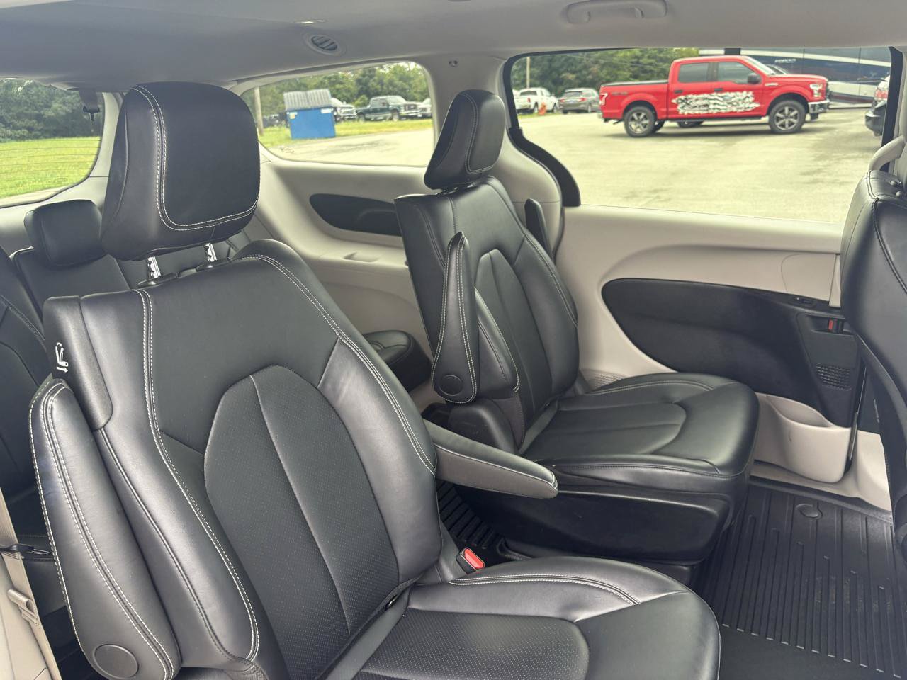 Used 2024 Chrysler Pacifica Limited FWD image 45