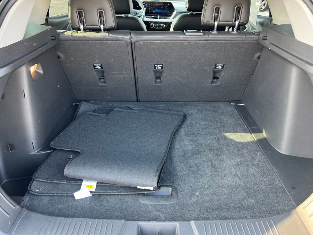 Used 2025 Chevrolet Trax LT image 14