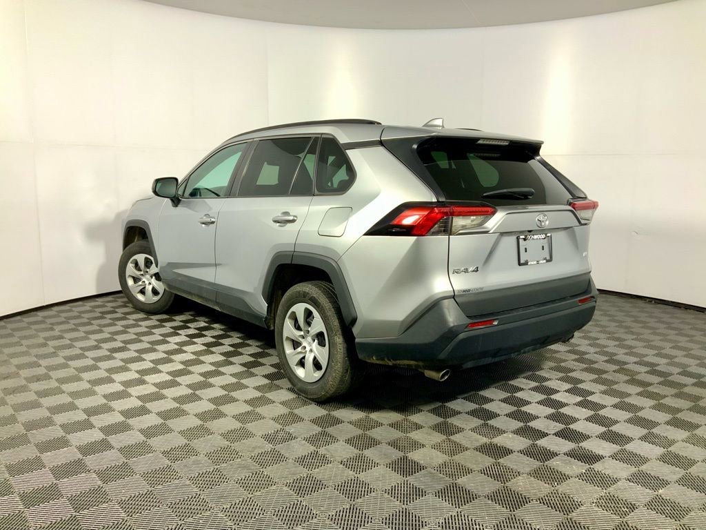 Used 2021 Toyota RAV4 LE image 9