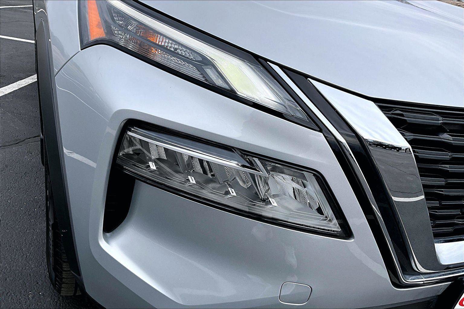 Used 2023 Nissan Rogue SV image 30