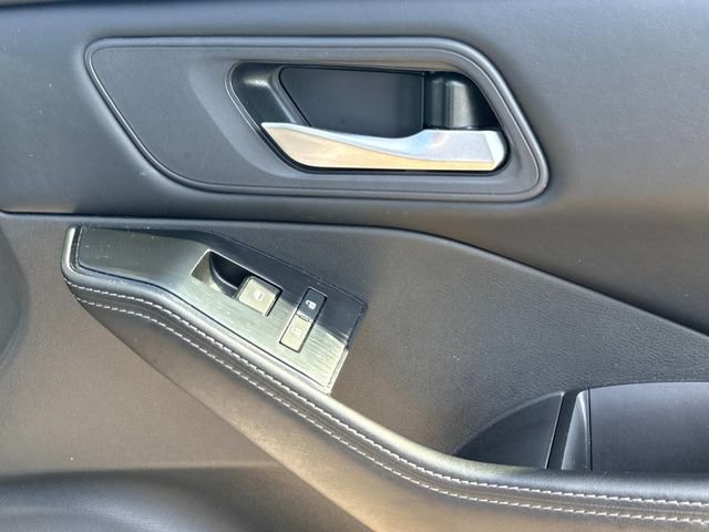 Used 2025 Nissan Rogue SV FWD image 18