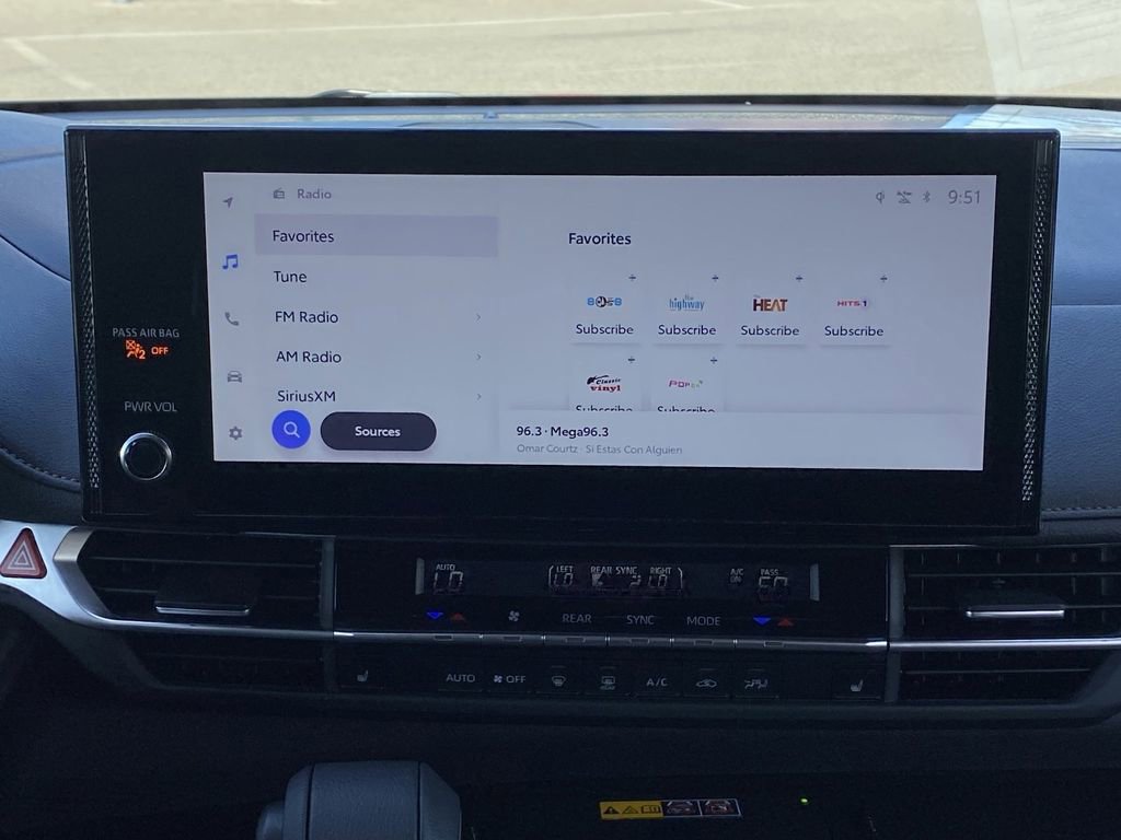 Certified 2025 Toyota Sienna XLE Woodland Edition image 28