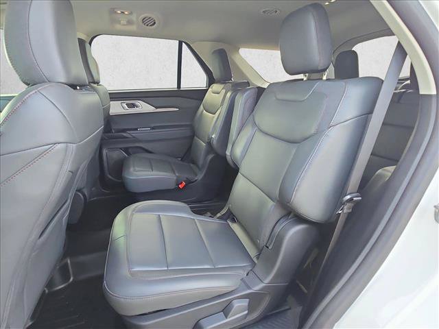 Certified 2025 Ford Explorer Active w/ Active Comfort Package RWD image 17