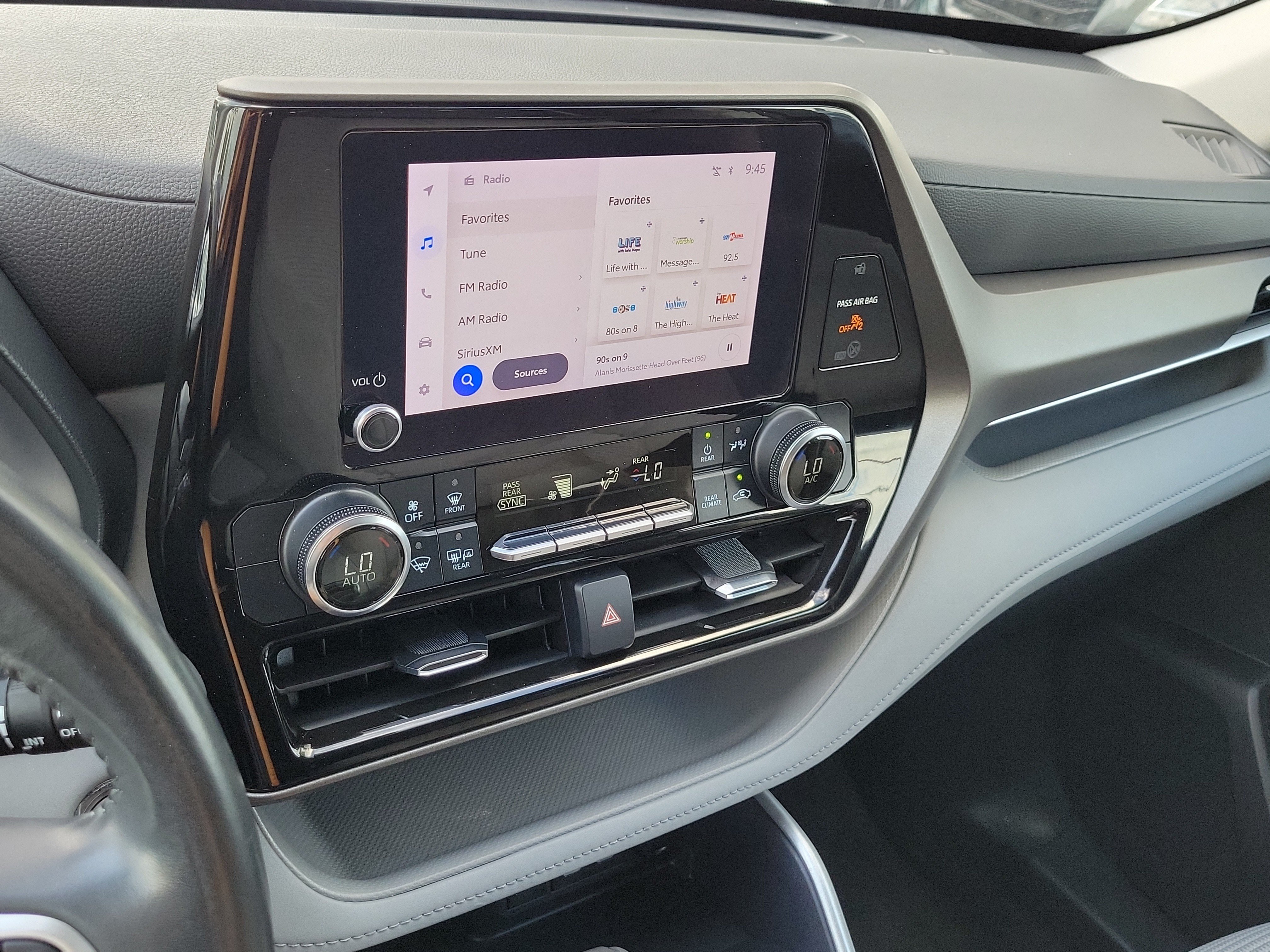 Used 2023 Toyota Highlander LE FWD image 27