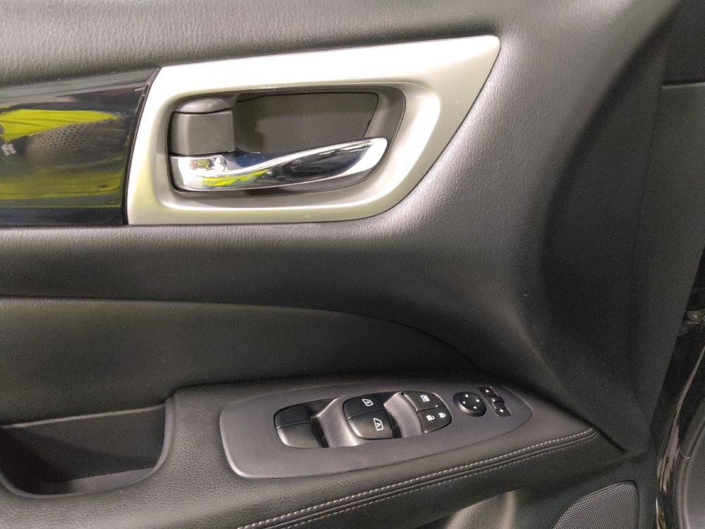 Used 2020 Nissan Pathfinder SV FWD image 27