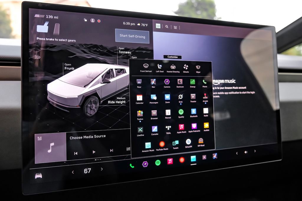 Used 2024 Tesla Cybertruck AWD Crew Cab image 35