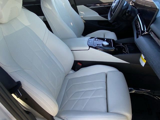 Certified 2025 BMW i5 eDrive40i w/ Premium Package image 11