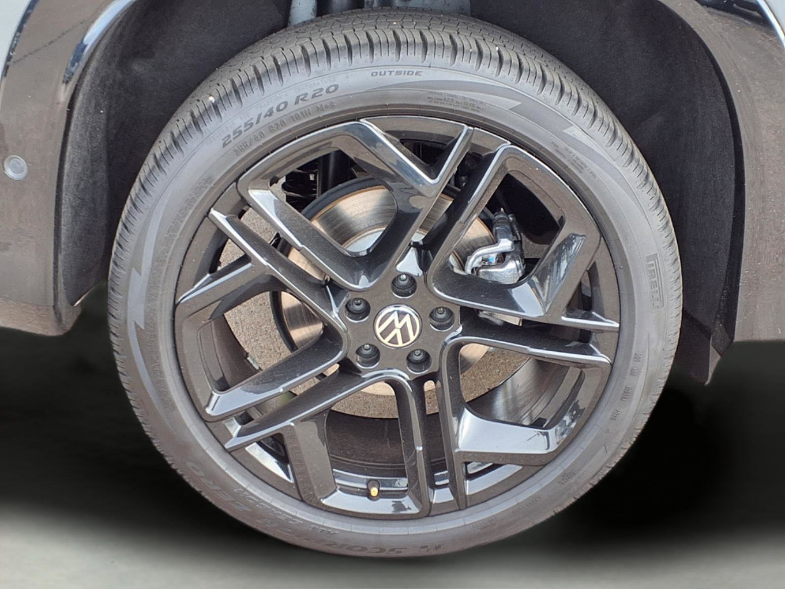 Used 2025 Volkswagen Tiguan SE R-Line image 9
