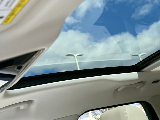 Used 2023 Land Rover Range Rover Velar R-Dynamic S image 17