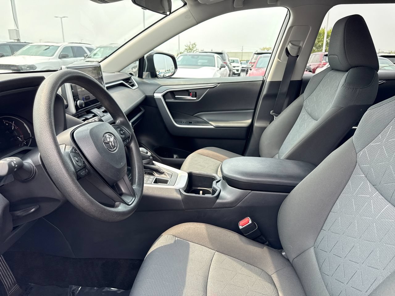 Used 2025 Toyota RAV4 XLE AWD/4WD image 12