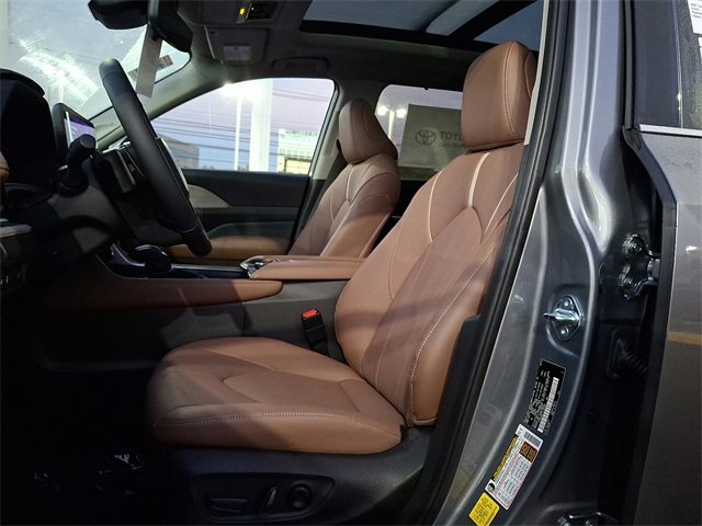 New 2026 Toyota Grand Highlander Platinum image 8