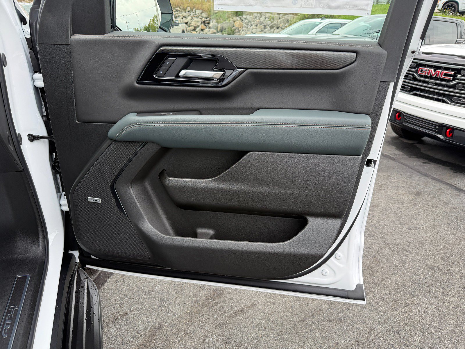 New 2026 GMC Yukon XL AT4 AWD/4WD image 25