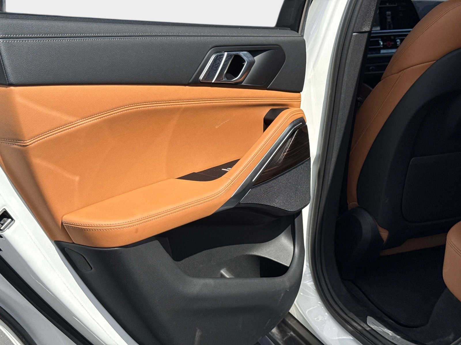 Used 2023 BMW X6 xDrive40i w/ Premium Package image 32