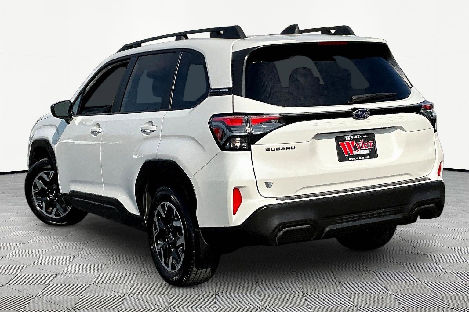 Used 2025 Subaru Forester Premium AWD/4WD image 4