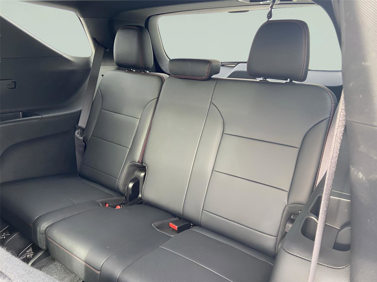 Used 2025 Chevrolet Traverse RS image 13