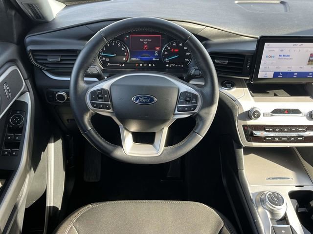 Used 2022 Ford Explorer XLT image 18